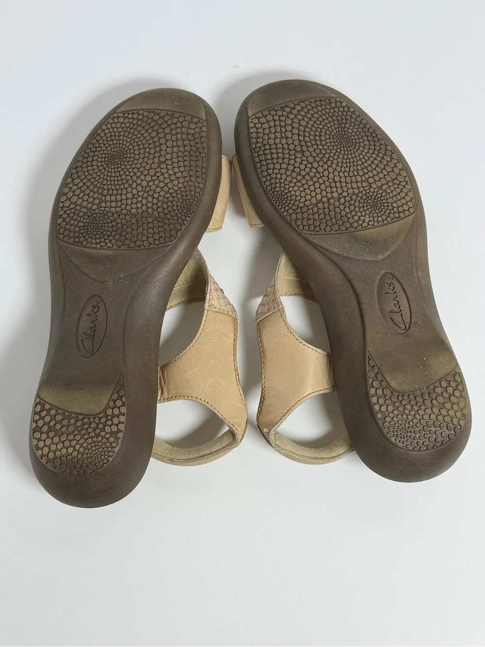Clarks Collection Roza Pine T-Strap Wedge Sandals Beige Nude Tan Women's 7.5 - Picture 6 of 7